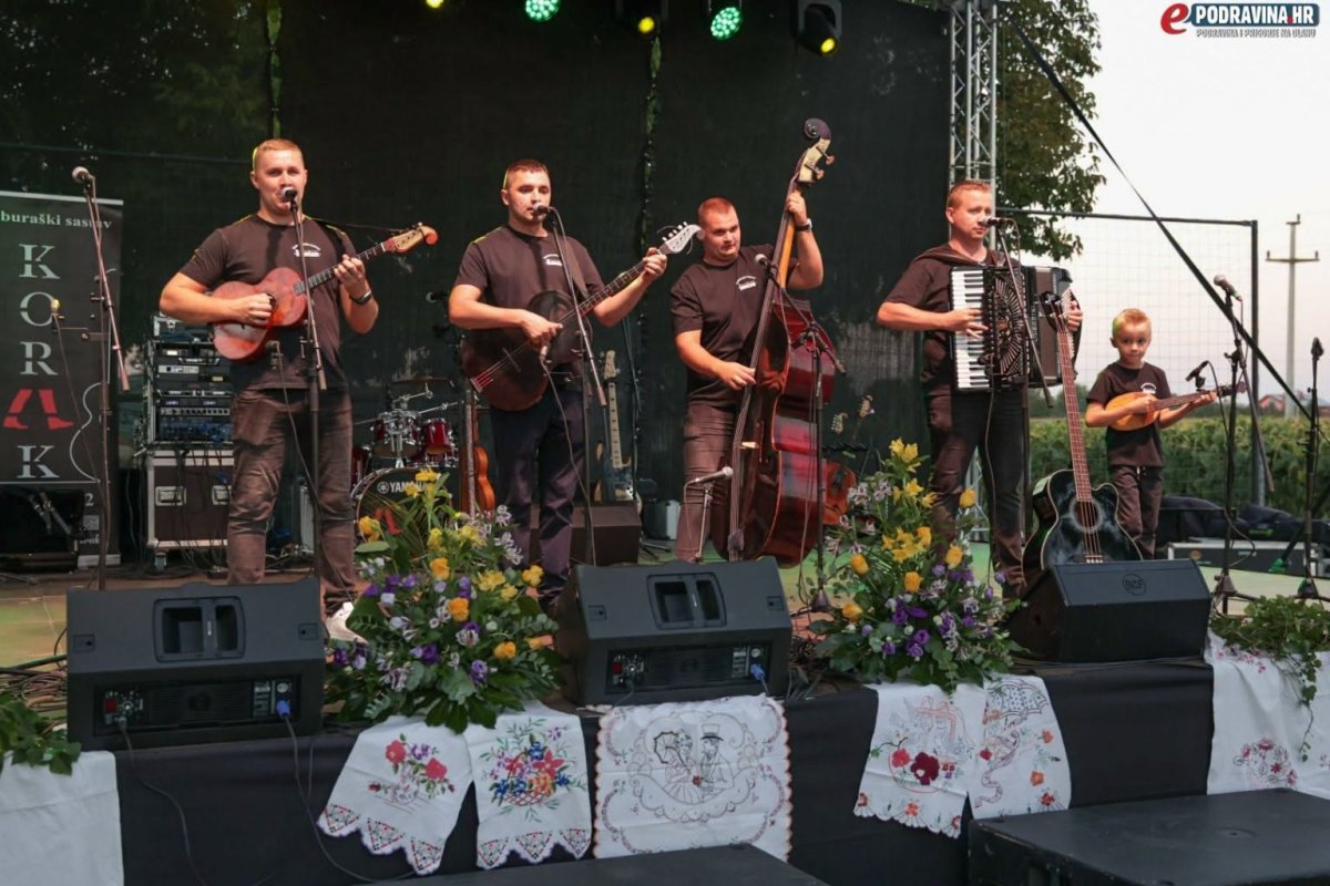 Tamburijada u Novom Virju