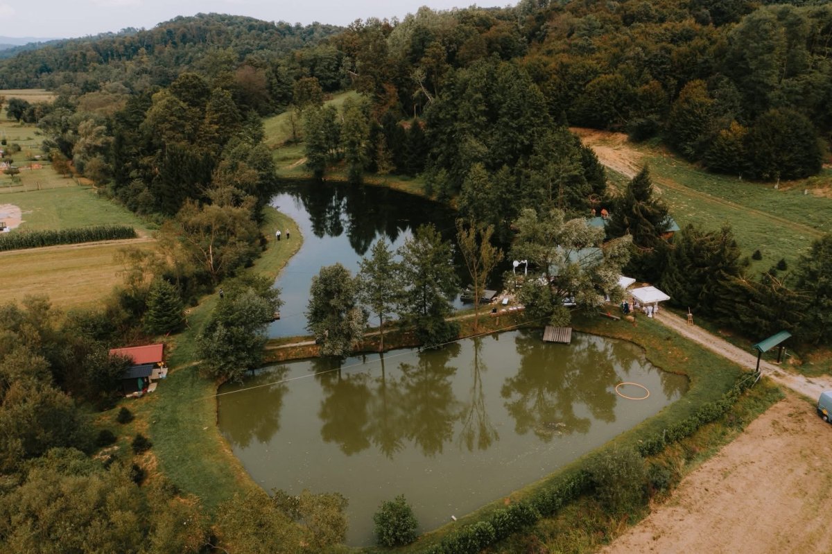 Robinzonski smje&scaron;taj jezera Batković