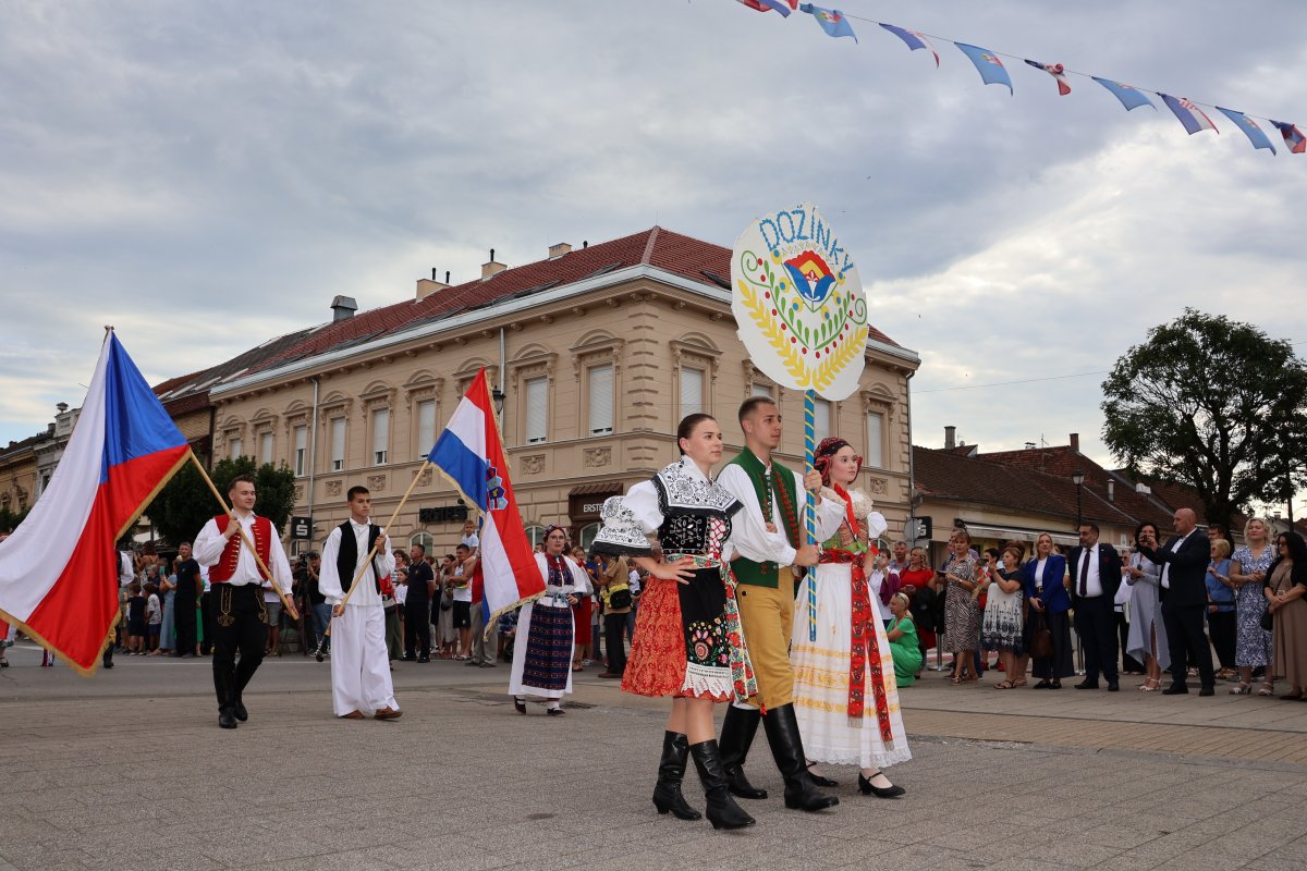 Žetvene svečanosti - Dož&iacute;nky
