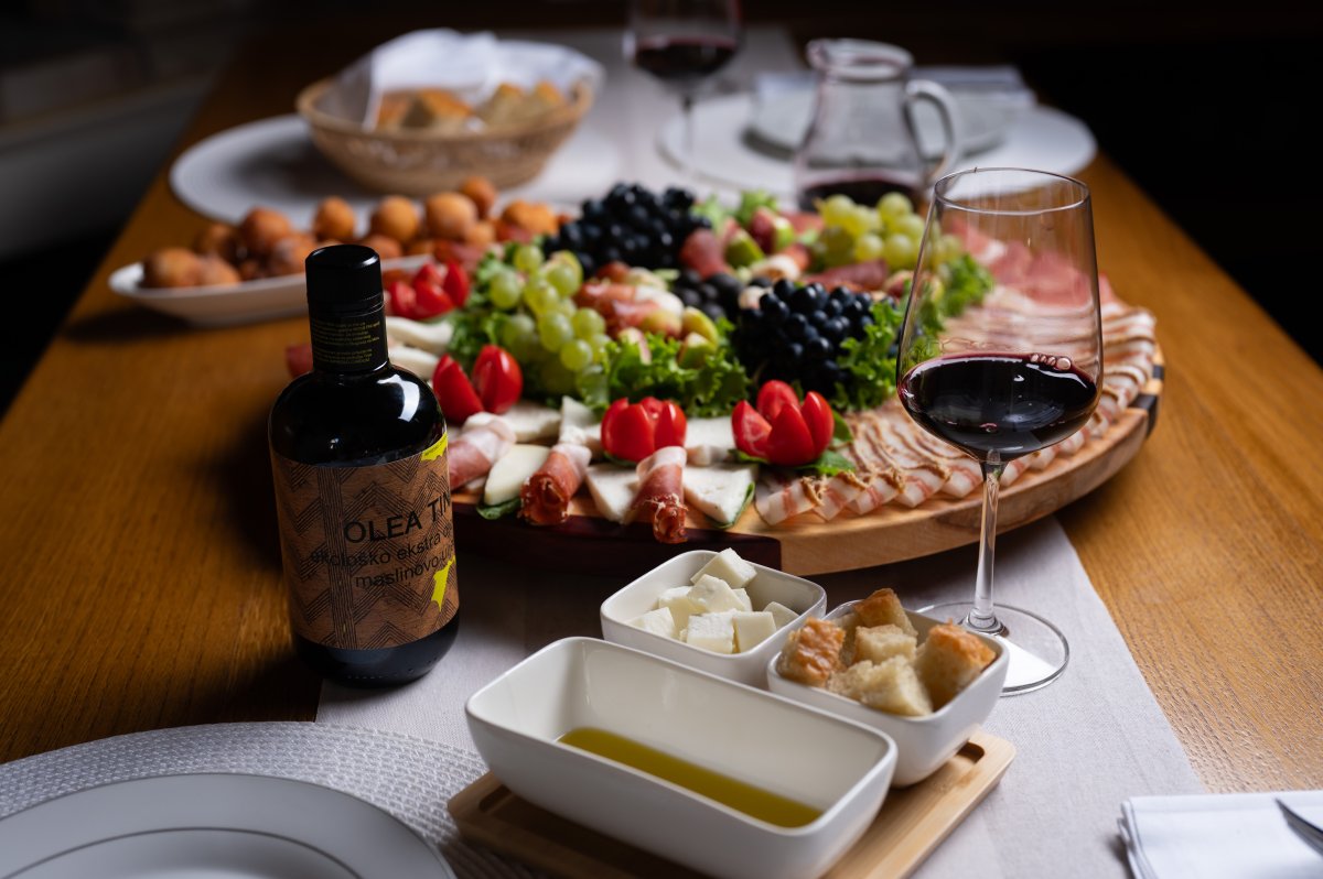 Olea Tinia &ndash; tradicija, zemlja i ulje života