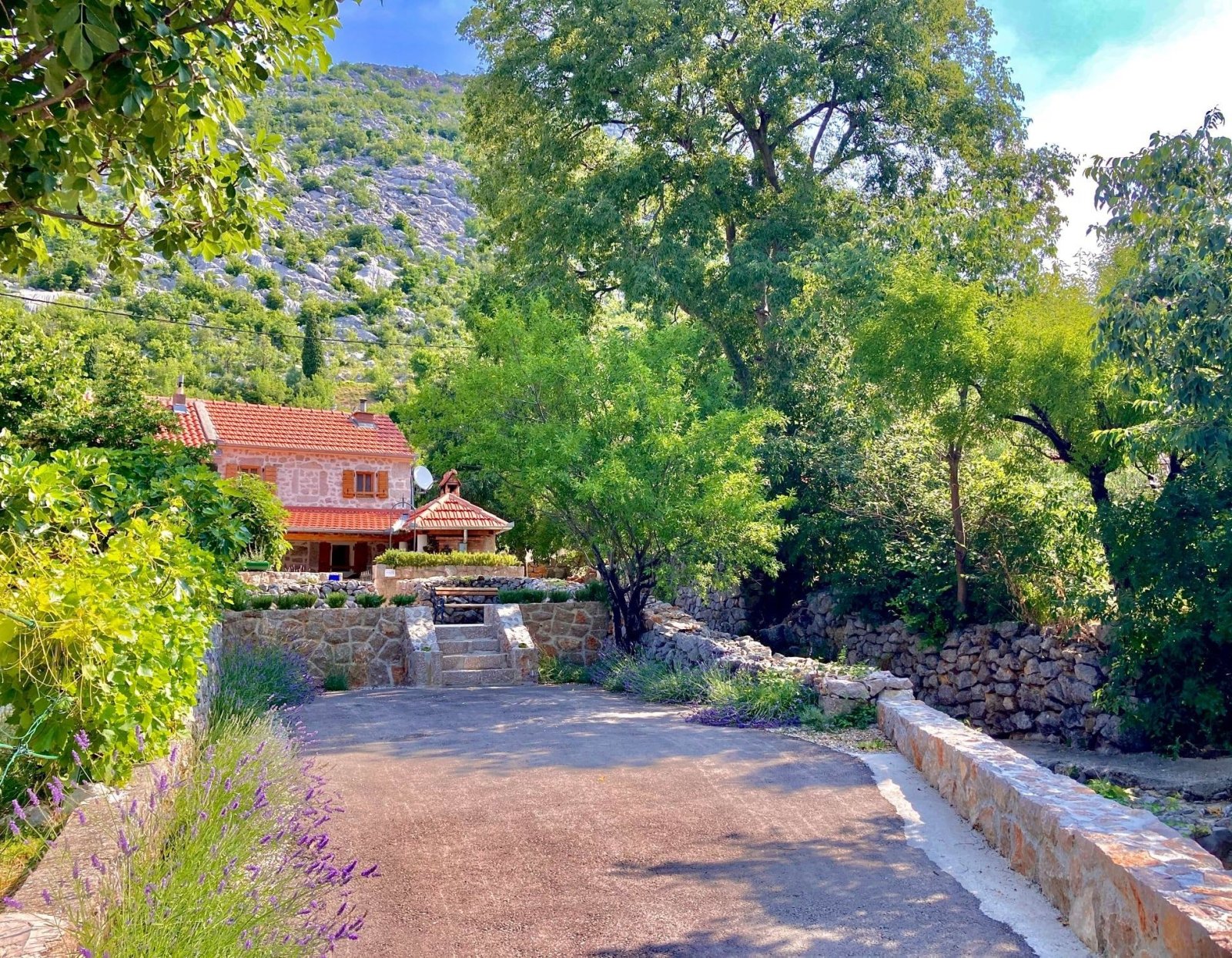 KAMENA KUĆA MARTELINA- Kamena oaza u prirodi
