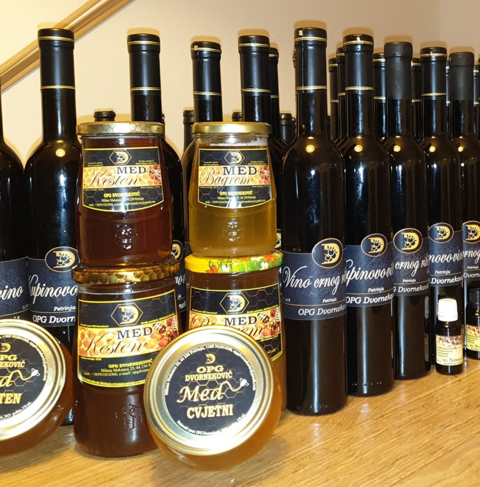 OPG Dvorneković - kupinovo vino, vino od crnog ribizla i proizvodi od meda