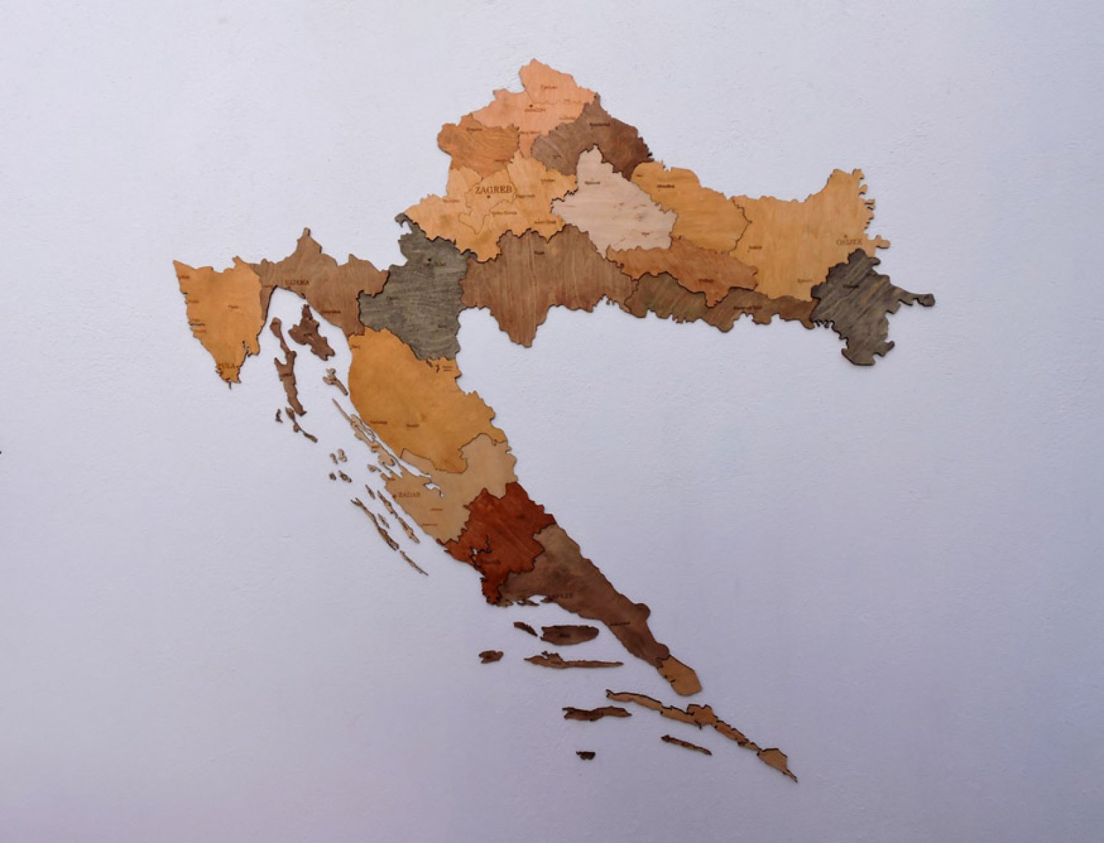 Drvena  trodimenzionalna zidna mapa Hrvatske - zidna dekoracija - uređenje interijera