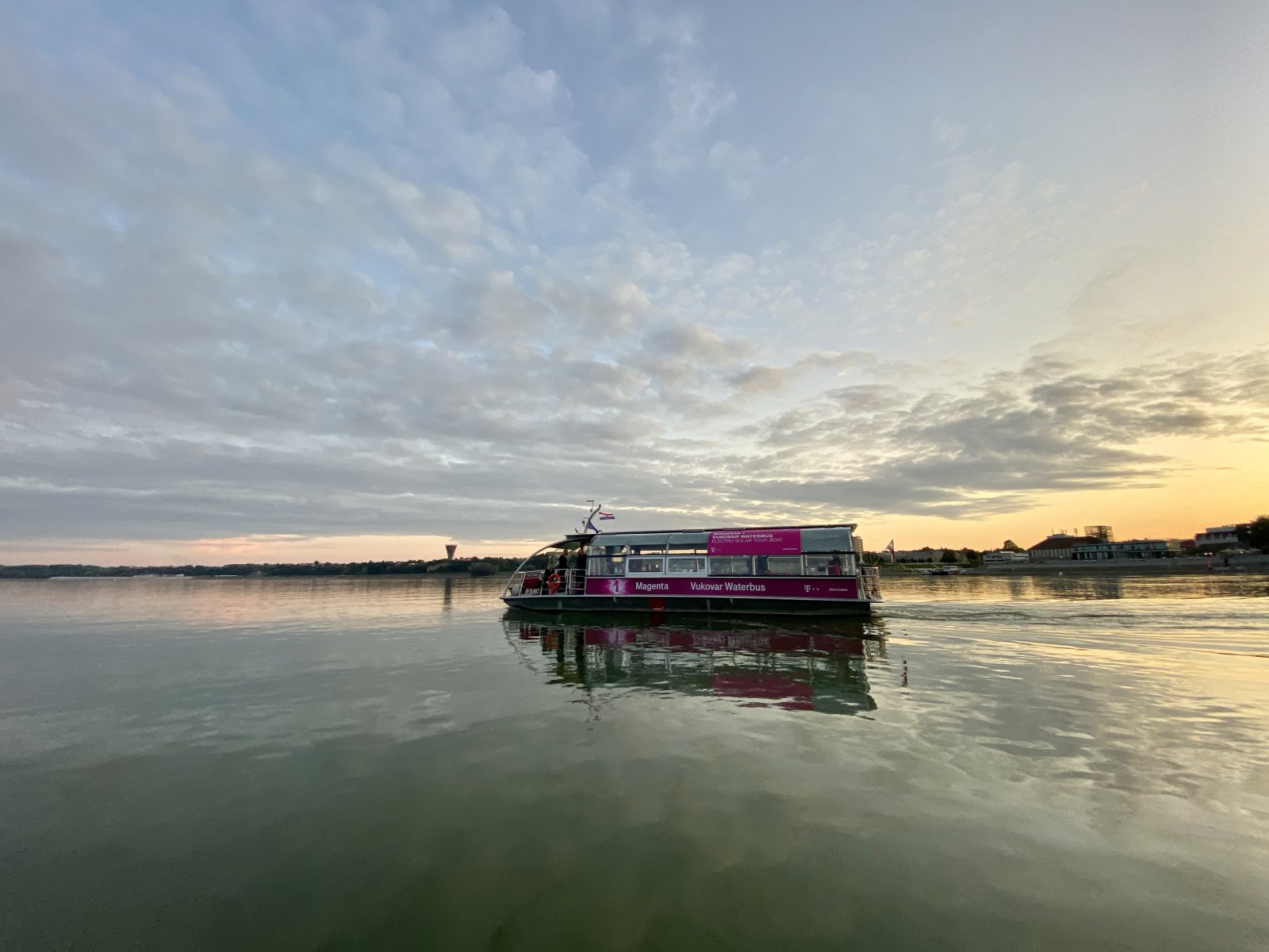 VukovarWaterBus - elektro/solarni panoramski turistički brod