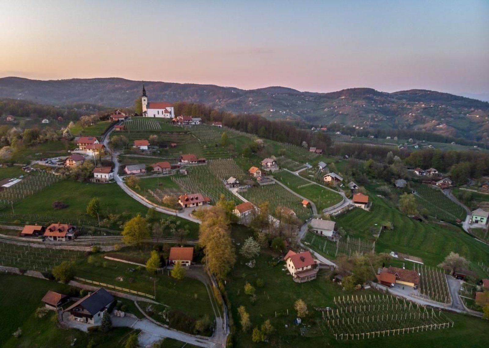 VINEYARD RETREATS – AN UNIQUE ACCOMODATION IN TRADITIONAL VINEYARD COTTAGES
