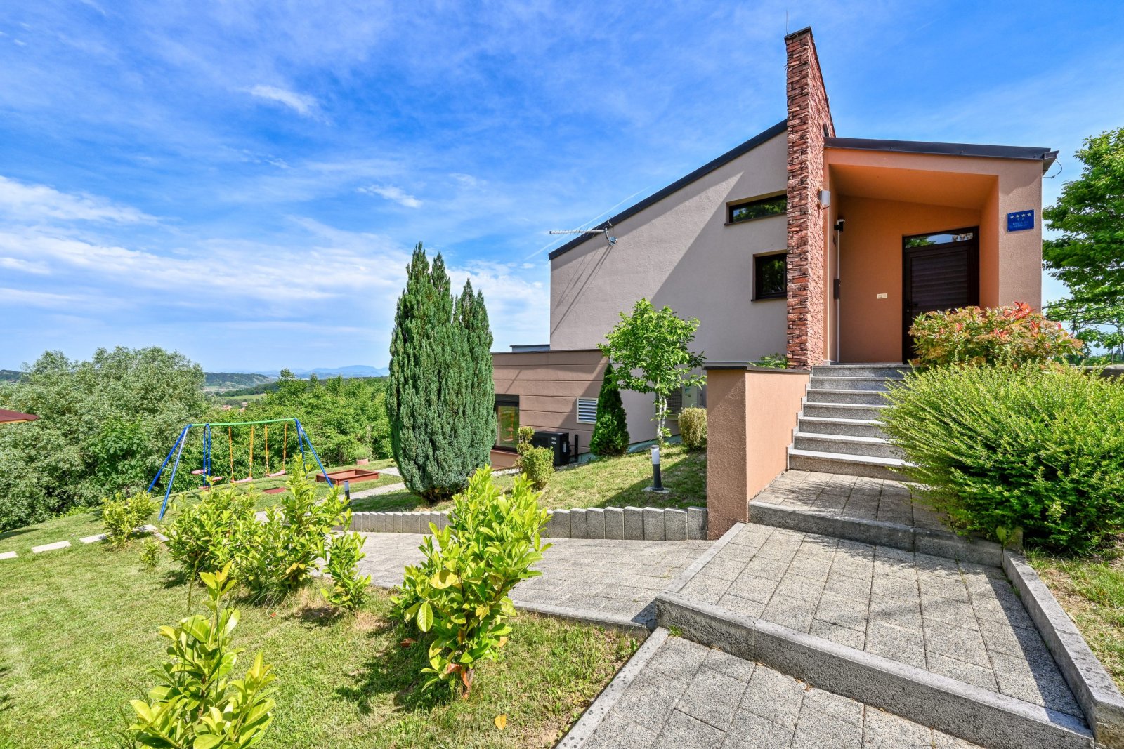 Divinus Holiday House