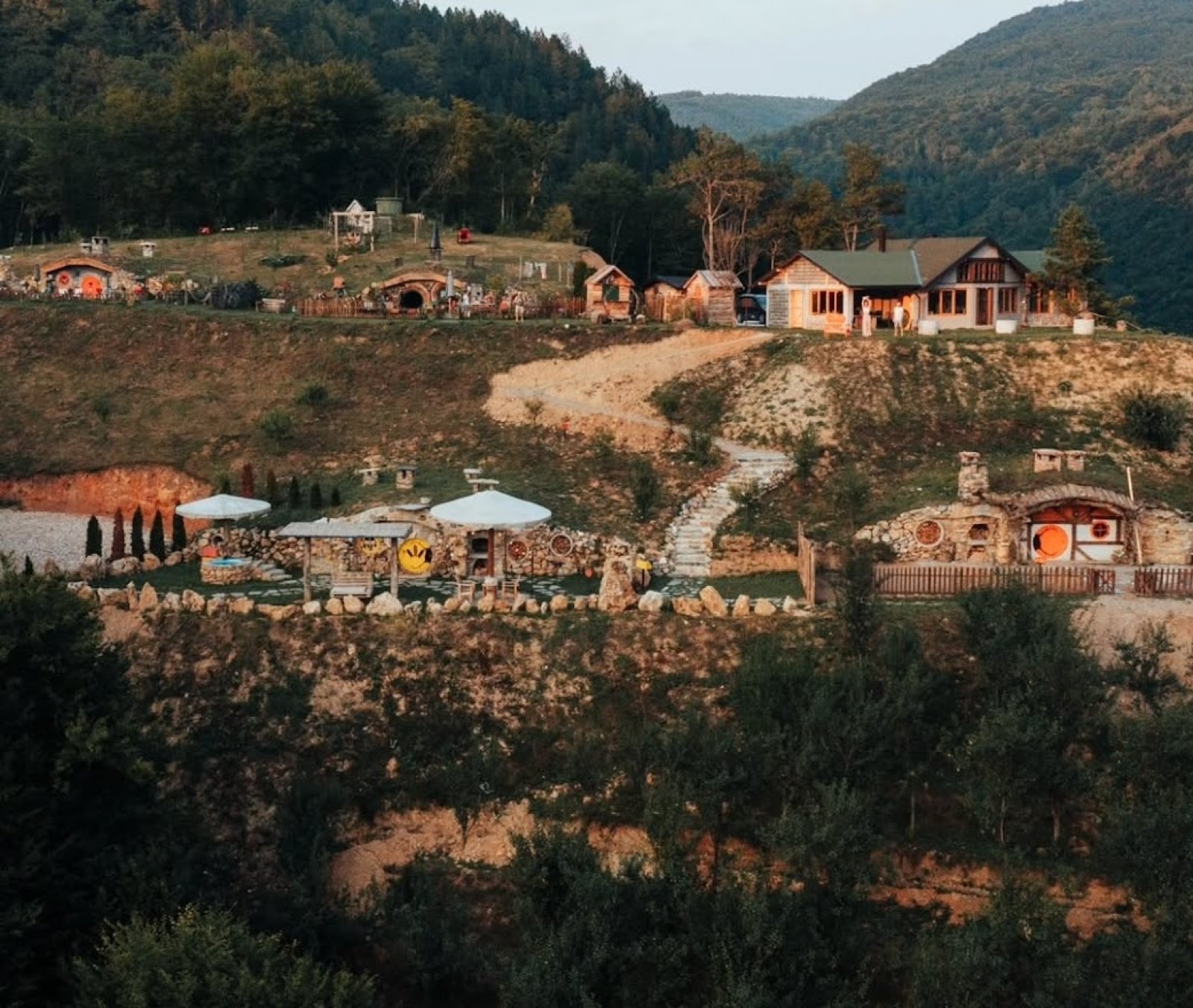 Selo kućica pod zemljom